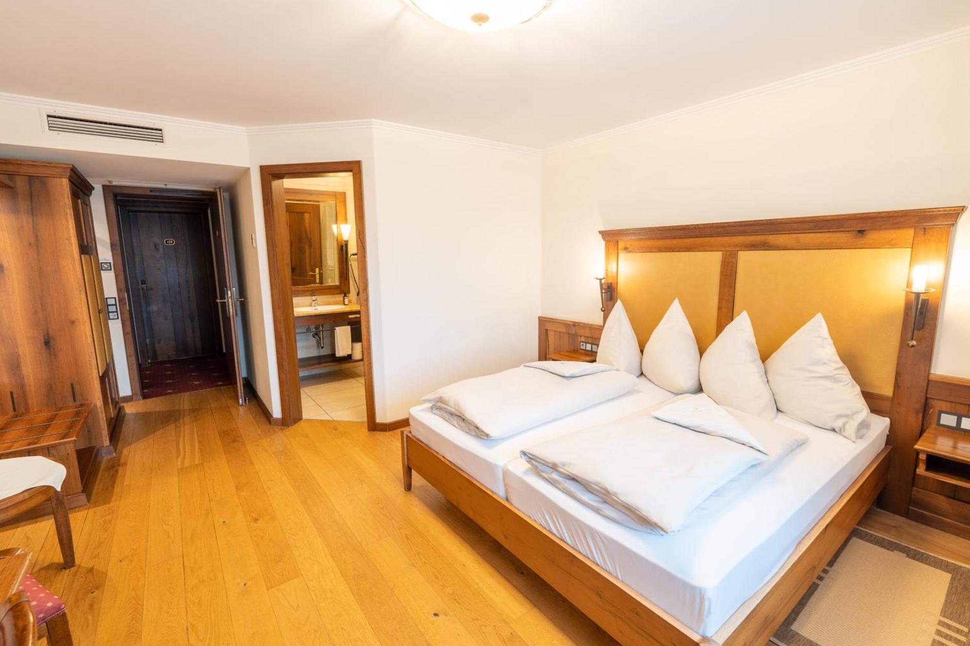 Hotel Hirsch Neu-Ulm Extérieur photo